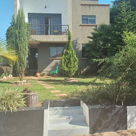 Jacuzzi City Home Kampala Exterior photo