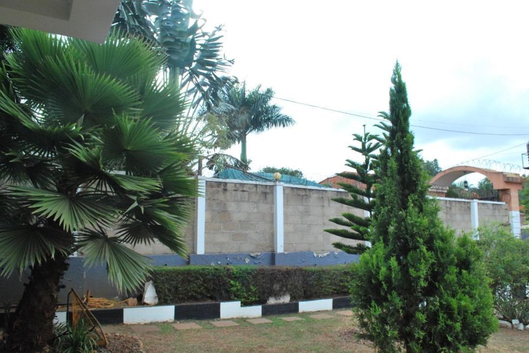 Jacuzzi City Home Kampala Exterior photo