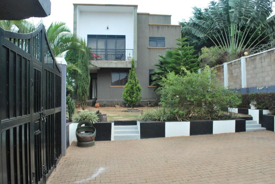 Jacuzzi City Home Kampala Exterior photo